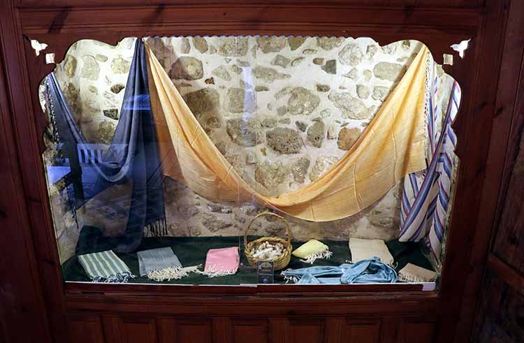 Türk tezyini Geleneksel El sanatlar batik kumaş işleme tekstil